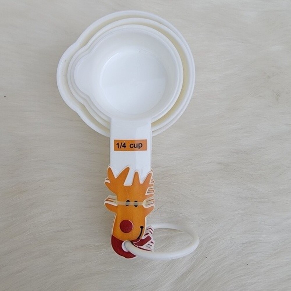 Reindeer measuring cups plastic new without tag.